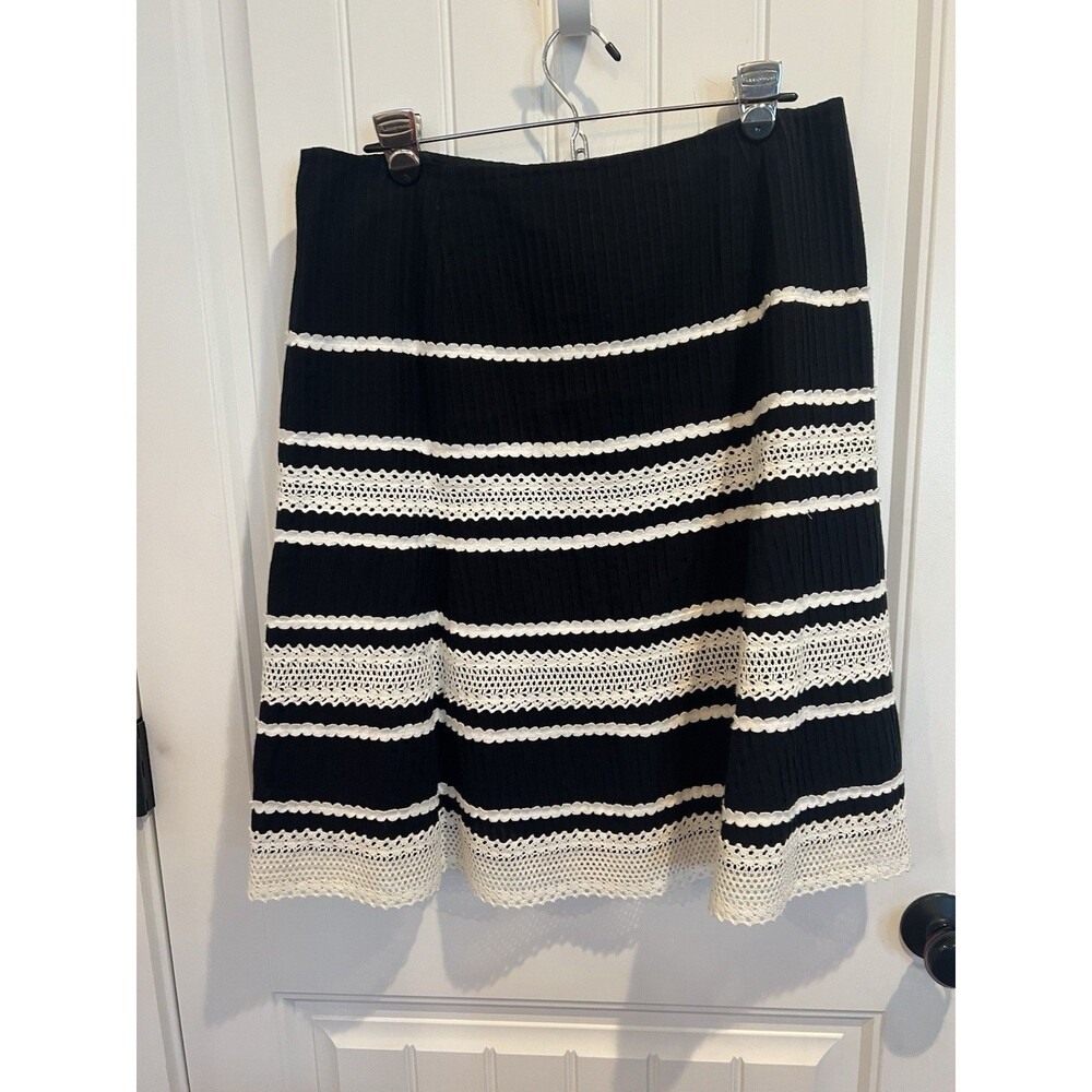 Talbots Black Pin Tuck Pleat White Crochet Lace Trim A-Line Skirt Size 14 Cotton
